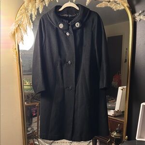 Heavy Black Women’s Luxurious Coat Classic Winter Outerwear